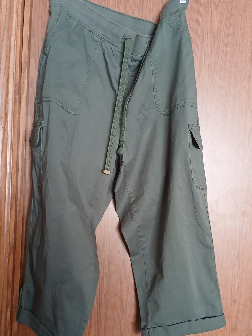 Terra & Sky Green Women CargoDrawstring Capris.Size 14w.Inseam21.